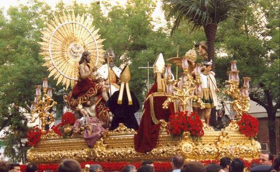 La aldea gala de Criteria y la sagrada trinidad de La Caixa