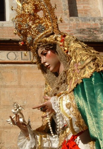 Una copia de la Virgen del Rocío aterriza en el Metropolitan de Nueva York  - Sevilla Secreta